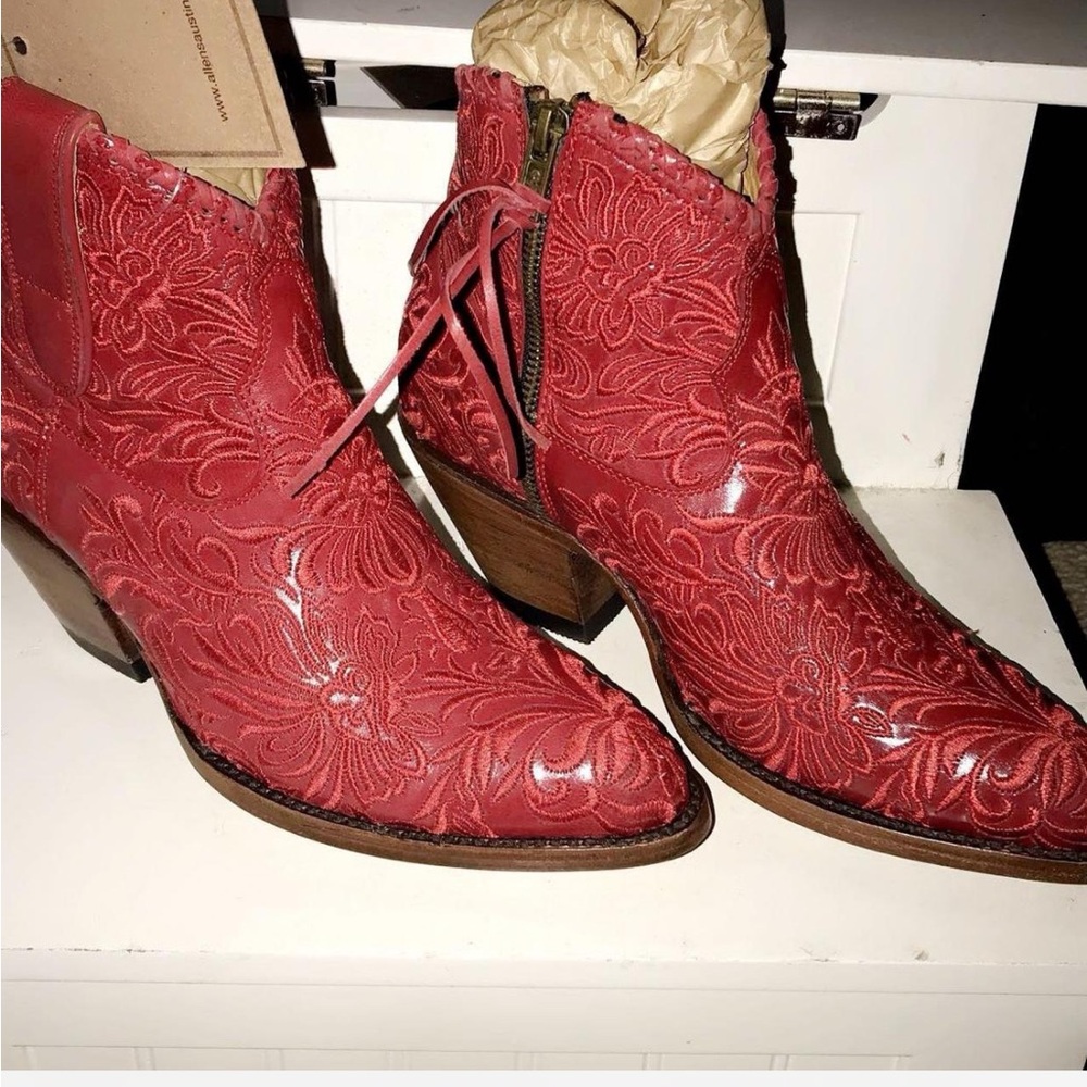 Red leather embroidered western cowgirl boots!! - Picture 5 of 6